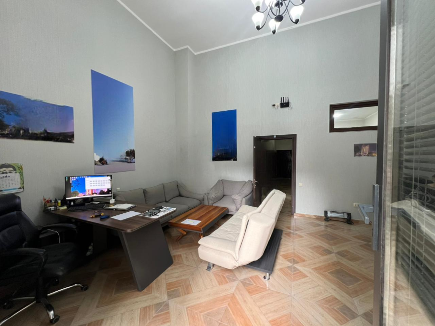 Vazha-Pshavela Street, 51