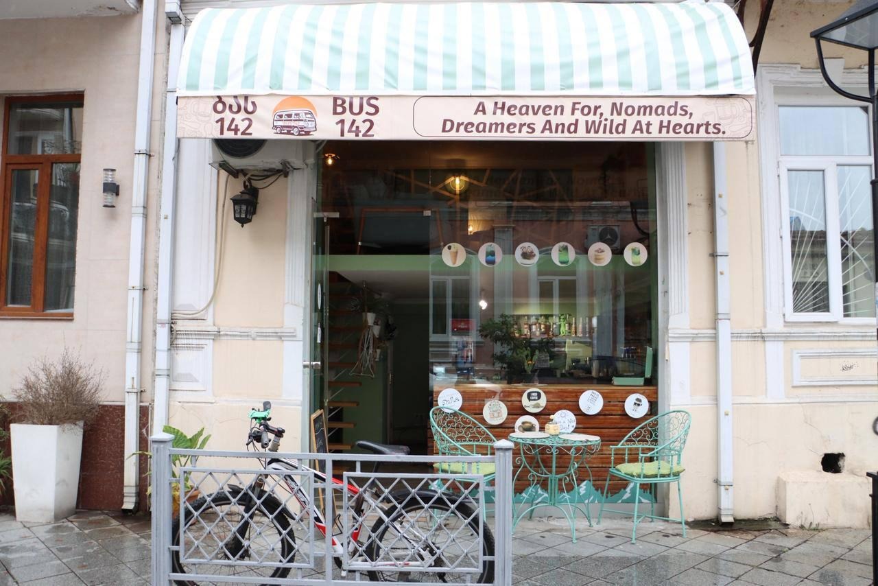 в самом центре Старого города,