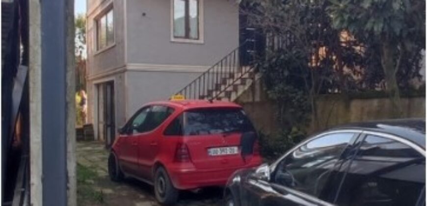 Tengiz Makatsaria Street, 1ბ