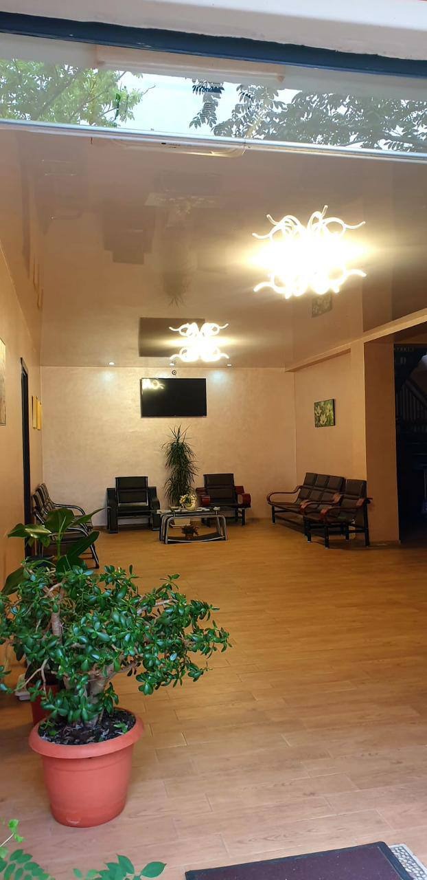 Tsminda Nino Street, 1