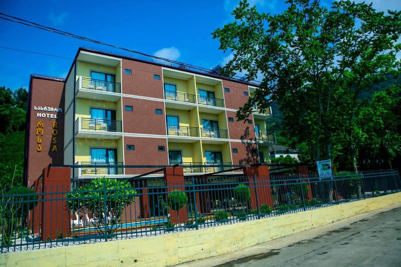 Tsminda Nino Street, 1