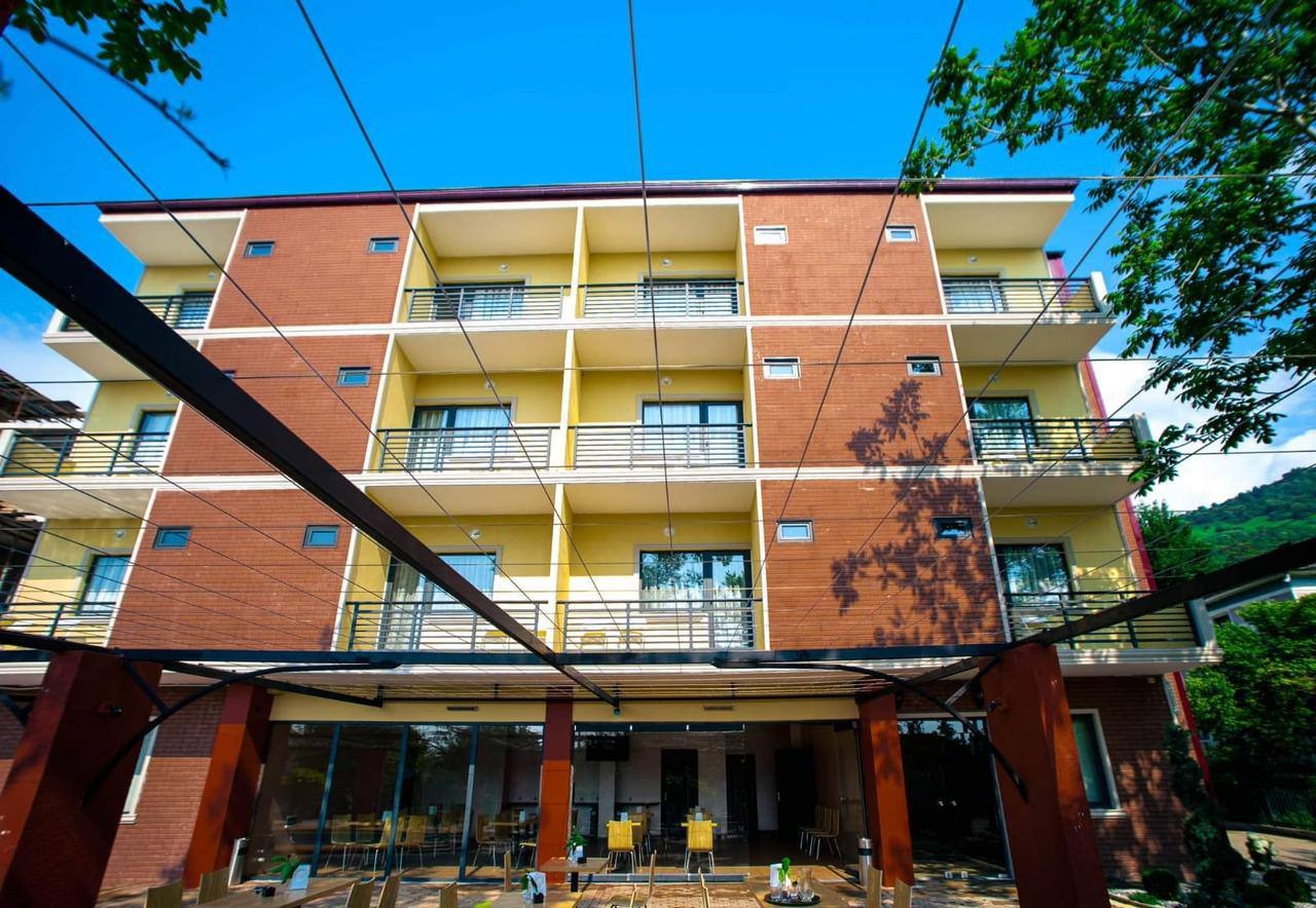 Tsminda Nino Street, 1