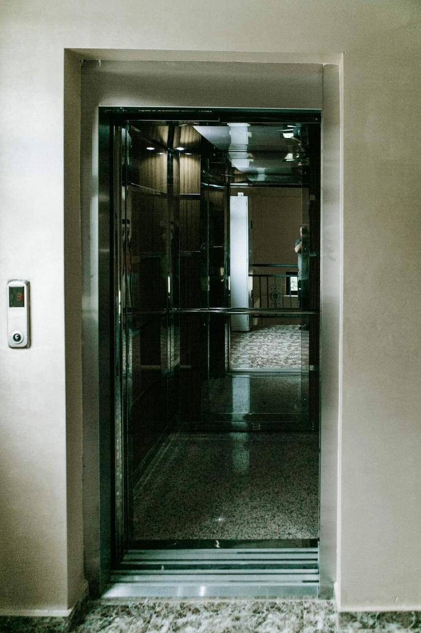 Tsminda Nino Street, 1